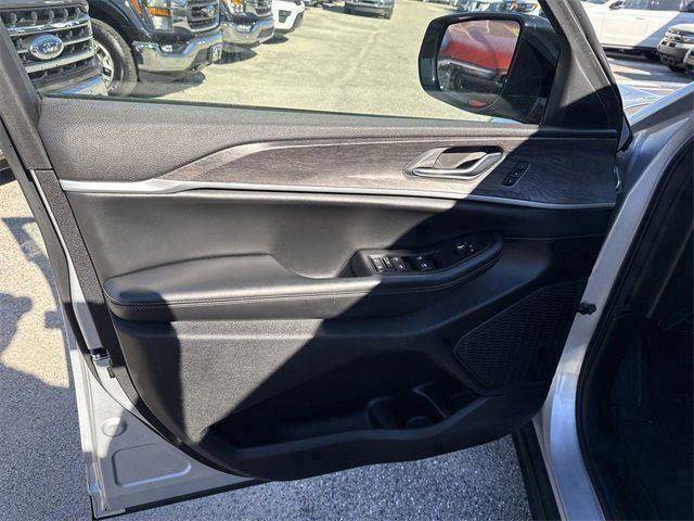 Used 2024 Jeep Grand Cherokee Limited image 22