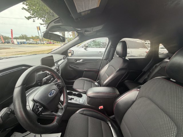 Certified 2025 Ford Escape ST-Line Select AWD/4WD image 2