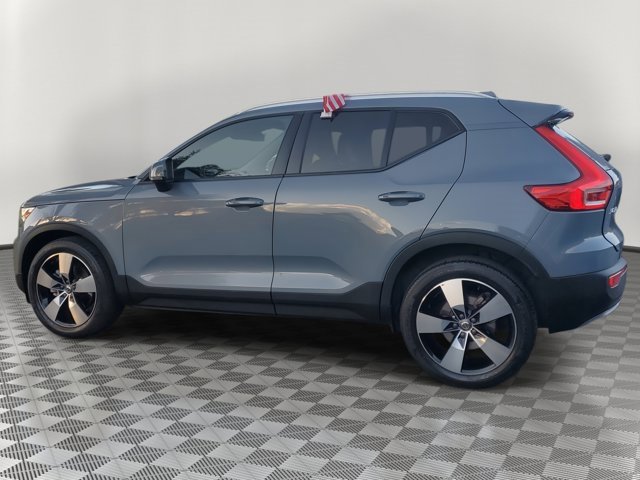 Used 2021 Volvo XC40 T5 Momentum w/ Protection Package Premier image 4