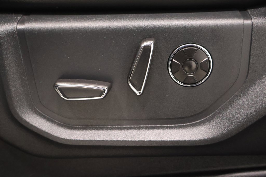 Certified 2022 Ford F250 Platinum w/ FX4 Off-Road Package image 18