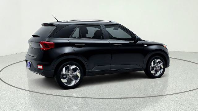 Used 2025 Hyundai Venue SEL FWD image 8
