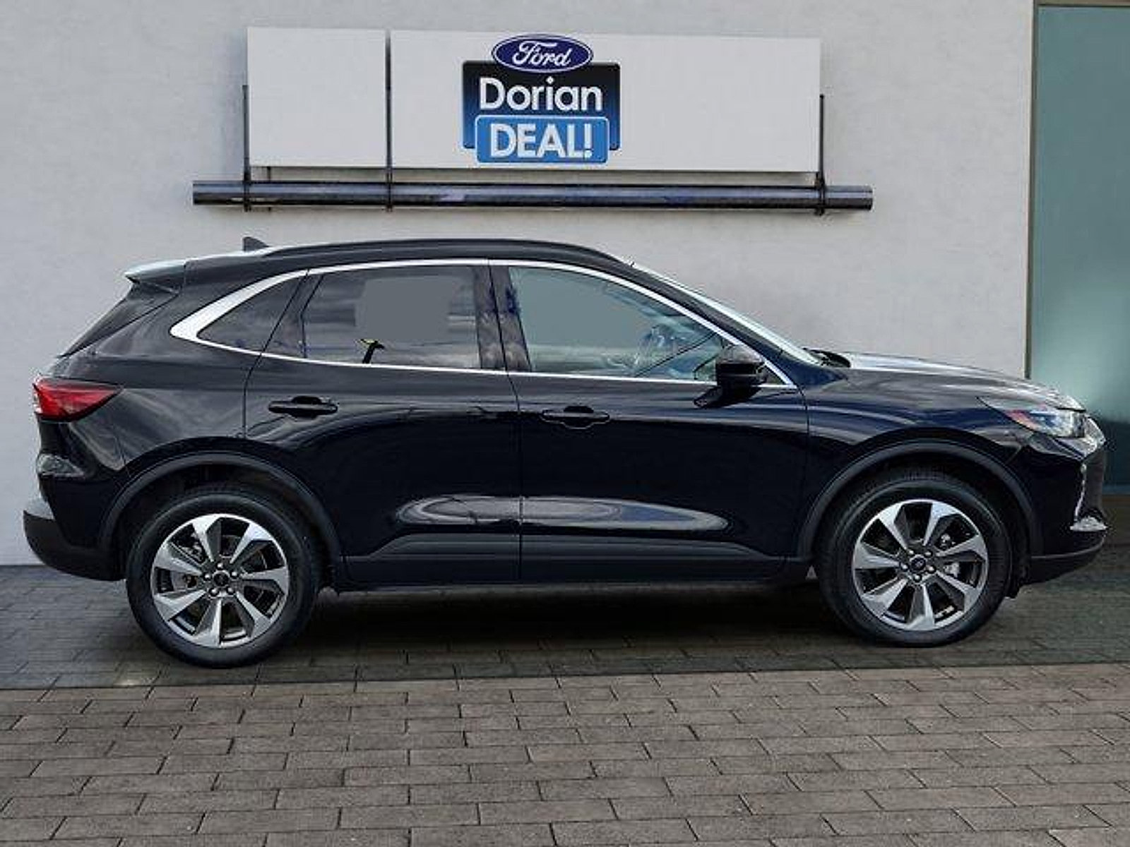 Certified 2023 Ford Escape Platinum AWD/4WD image 2