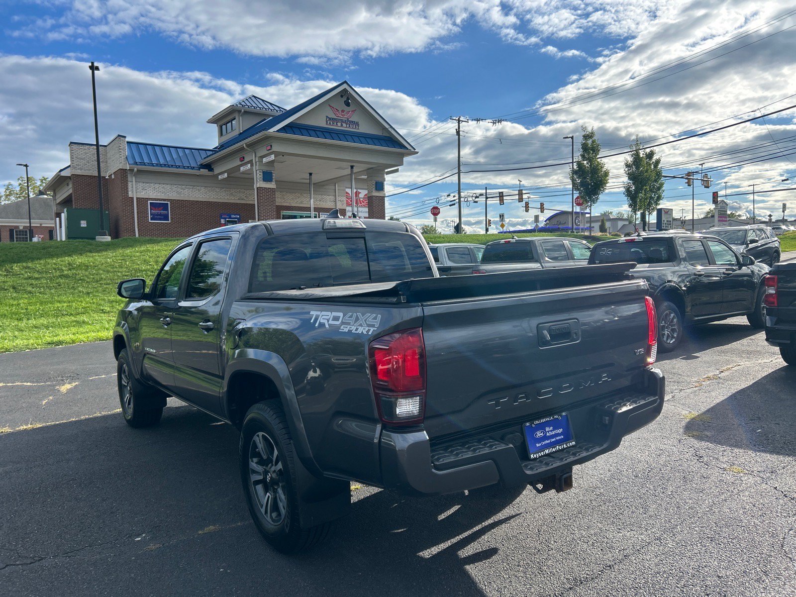 Used 2018 Toyota Tacoma TRD Sport AWD/4WD image 10