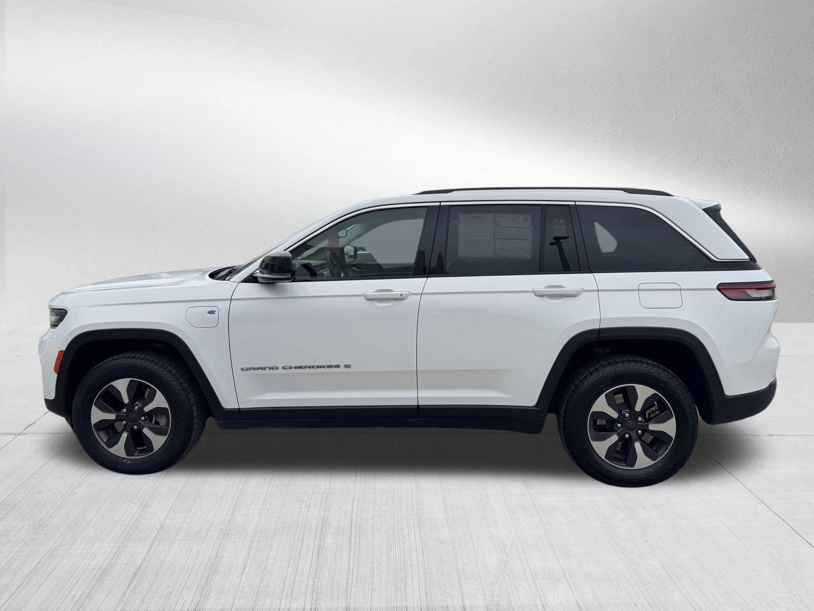 Used 2024 Jeep Grand Cherokee Limited 4xe AWD/4WD image 4