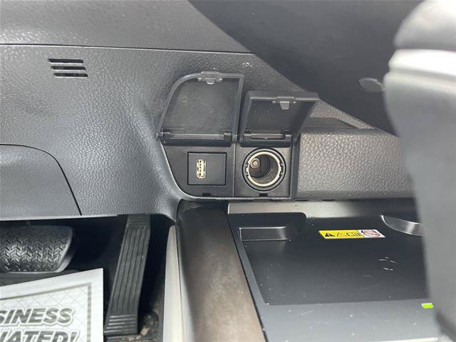 Used 2022 Toyota Camry XLE w/ Navigation Upgrade Package FWD image 28