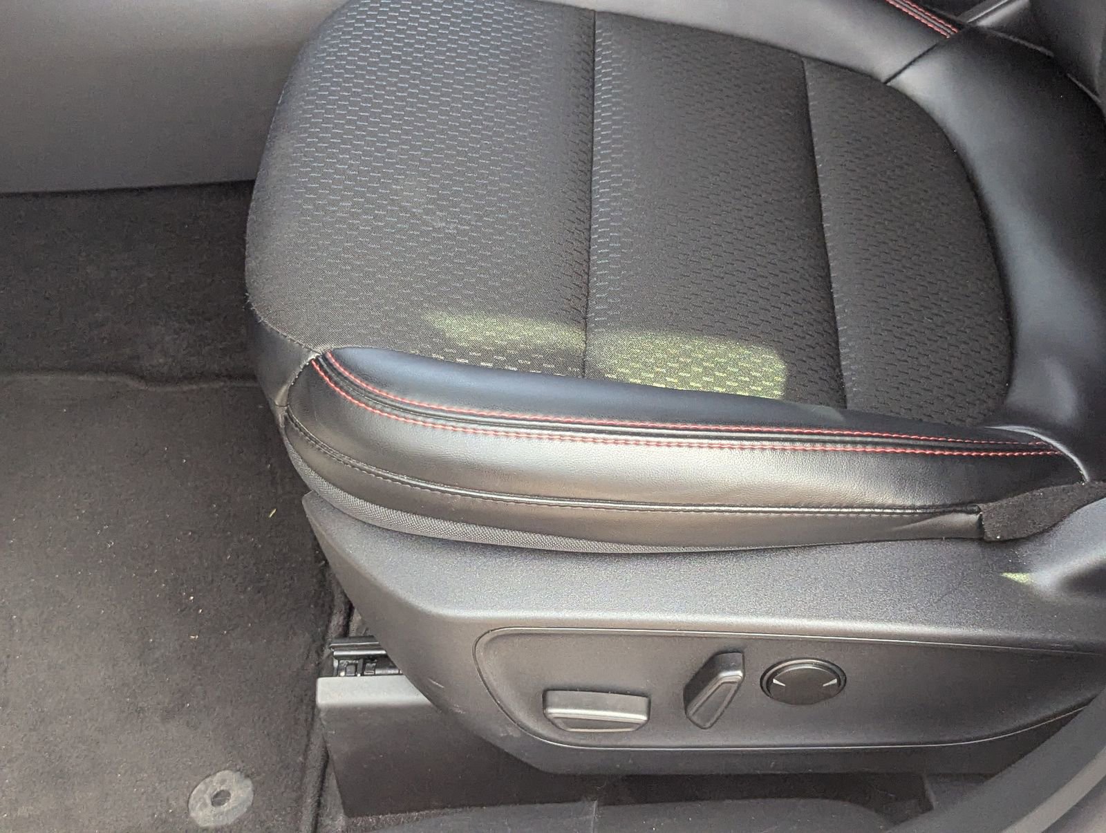 Certified 2025 Ford Escape ST-Line image 18