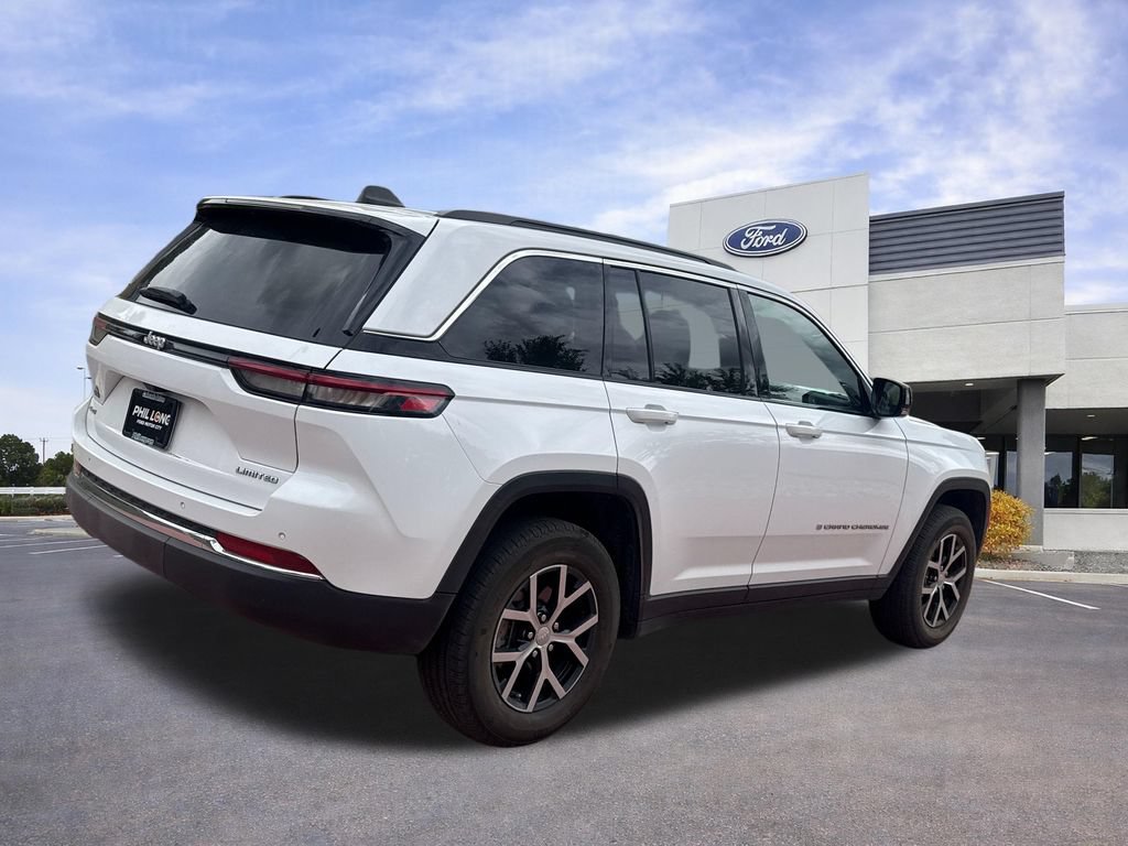 Used 2025 Jeep Grand Cherokee Limited w/ Trailer Tow Package AWD/4WD image 8