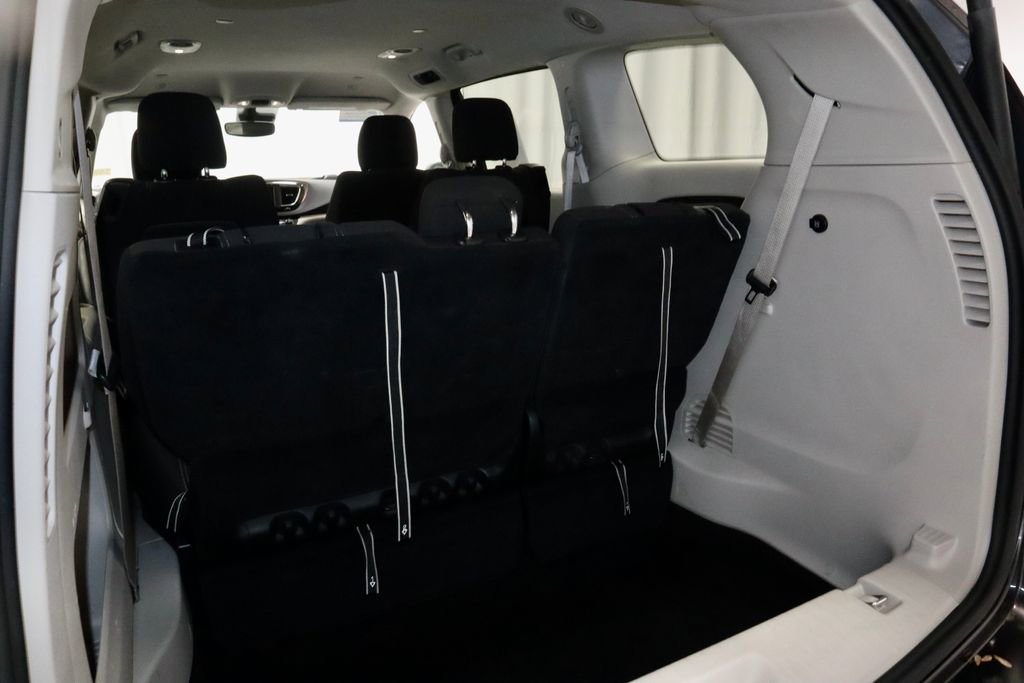 Used 2023 Chrysler Voyager LX FWD image 14