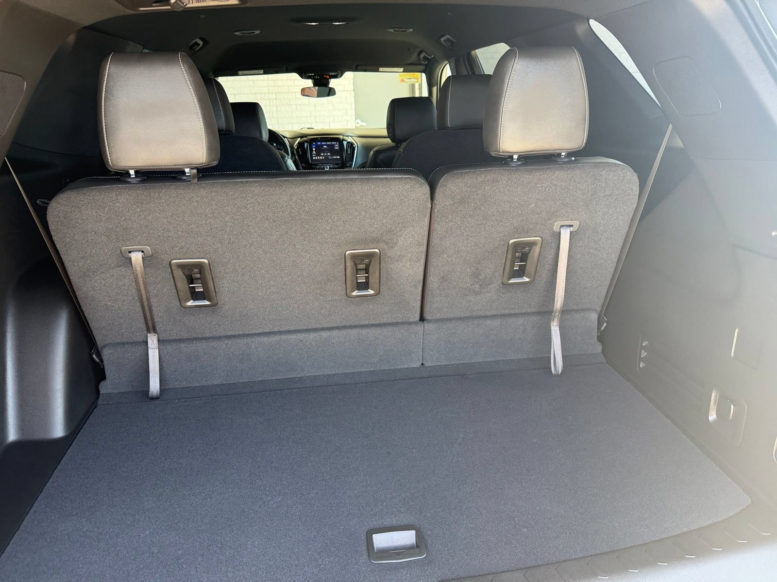 Used 2023 Chevrolet Traverse LT FWD image 19