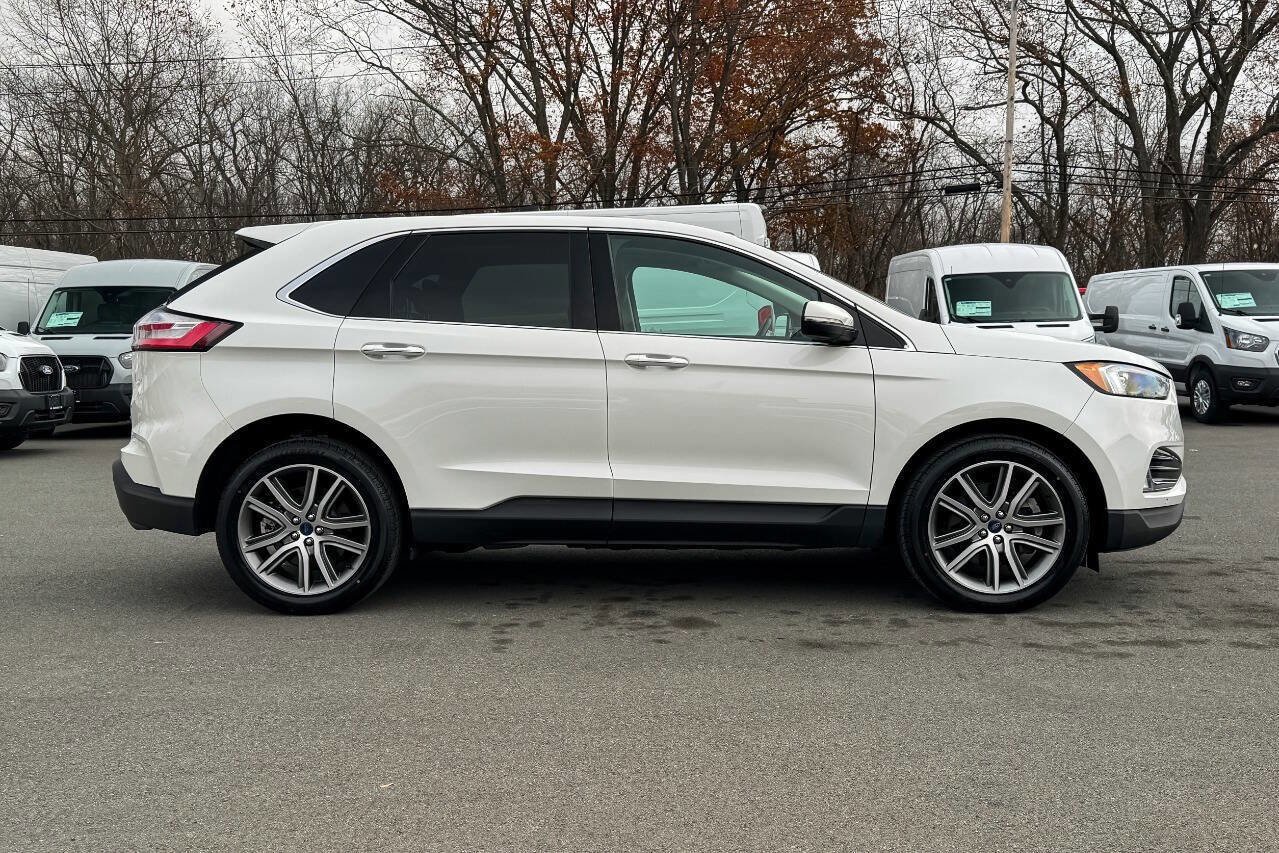 Certified 2022 Ford Edge Titanium AWD/4WD image 2