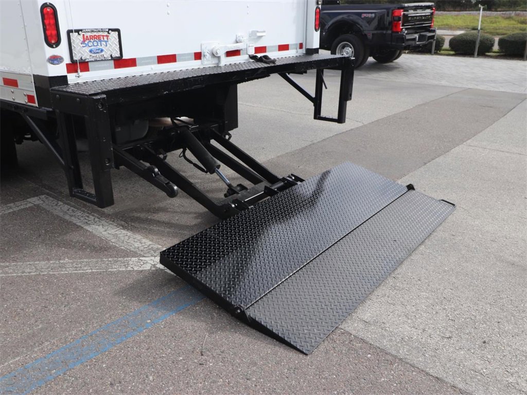 Certified 2022 Ford E-350 and Econoline 350 Super Duty w/ Power Windows & Locks Group image 7