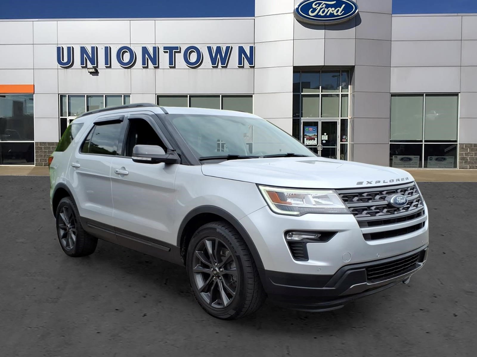 Certified 2018 Ford Explorer XLT w/ Equipment Group 202A AWD/4WD image 1