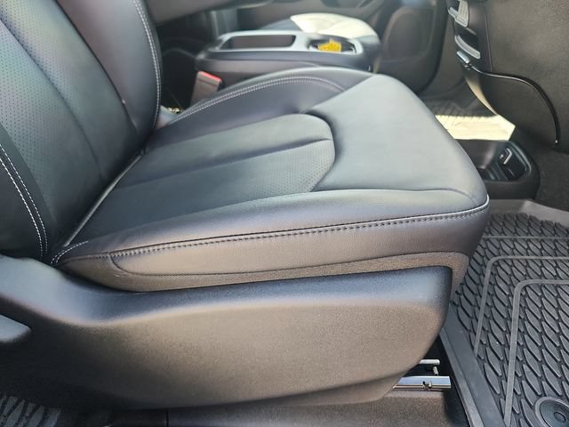 Used 2025 Chrysler Voyager LX FWD image 34