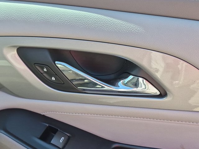 Used 2018 Chevrolet Traverse LT FWD image 37