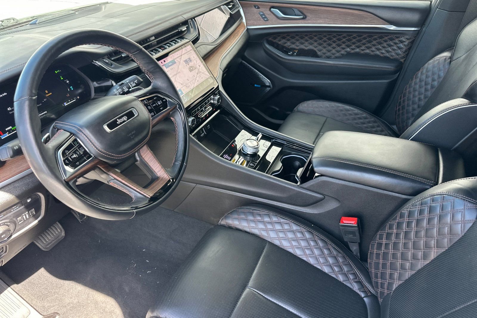 Used 2022 Jeep Grand Cherokee Summit w/ Advanced Protech Group IV AWD/4WD image 9