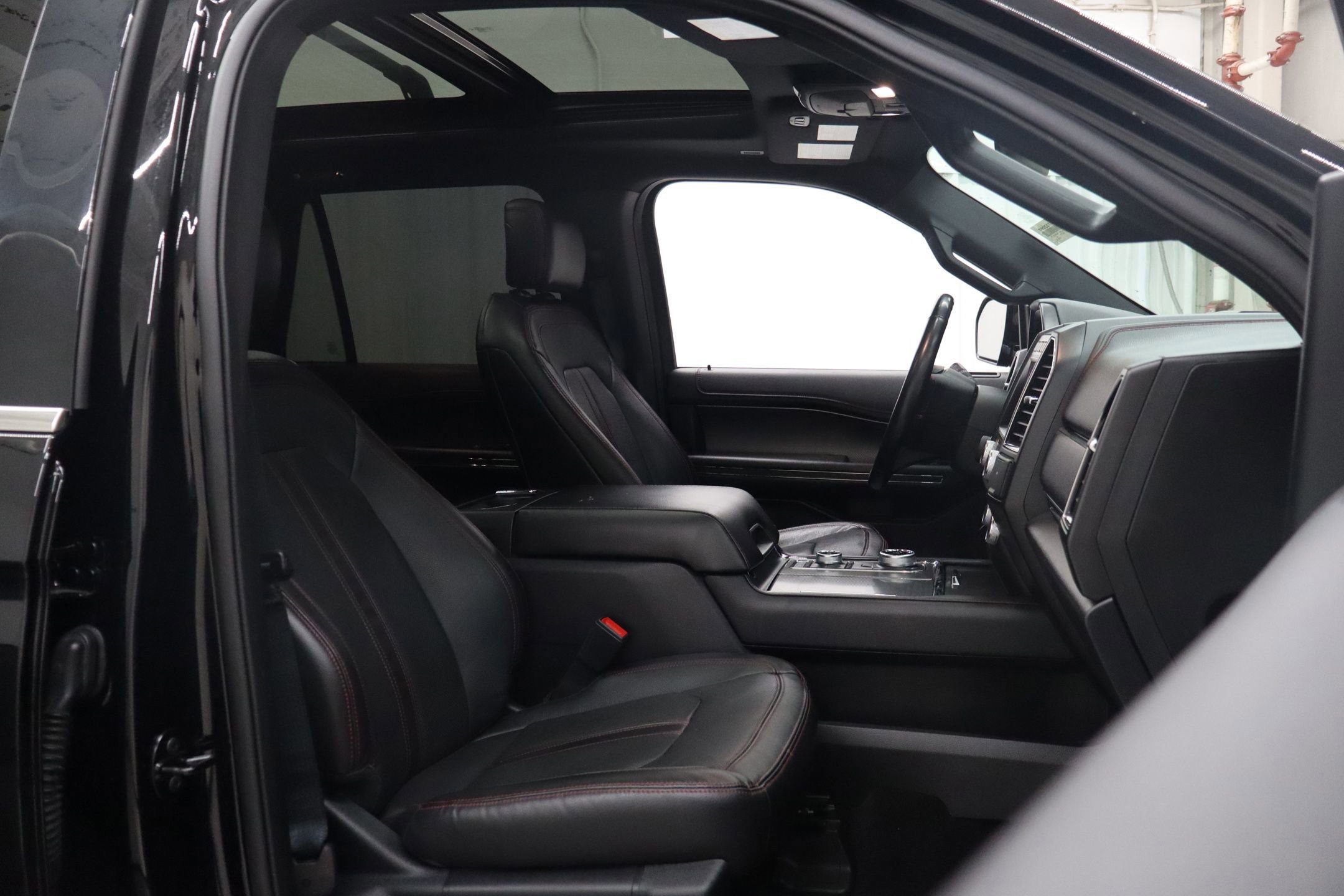 Certified 2020 Ford Expedition Limited image 32