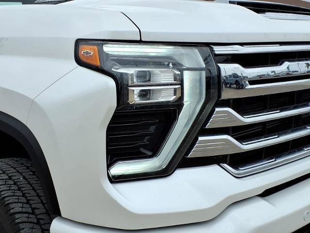 Used 2024 Chevrolet Silverado 2500 High Country w/ High Country Premium Package image 11