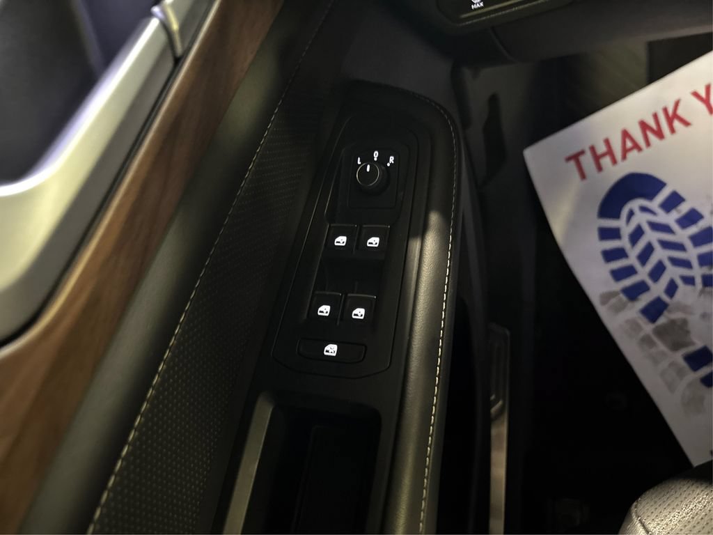 Used 2025 Volkswagen Atlas SE AWD/4WD image 33