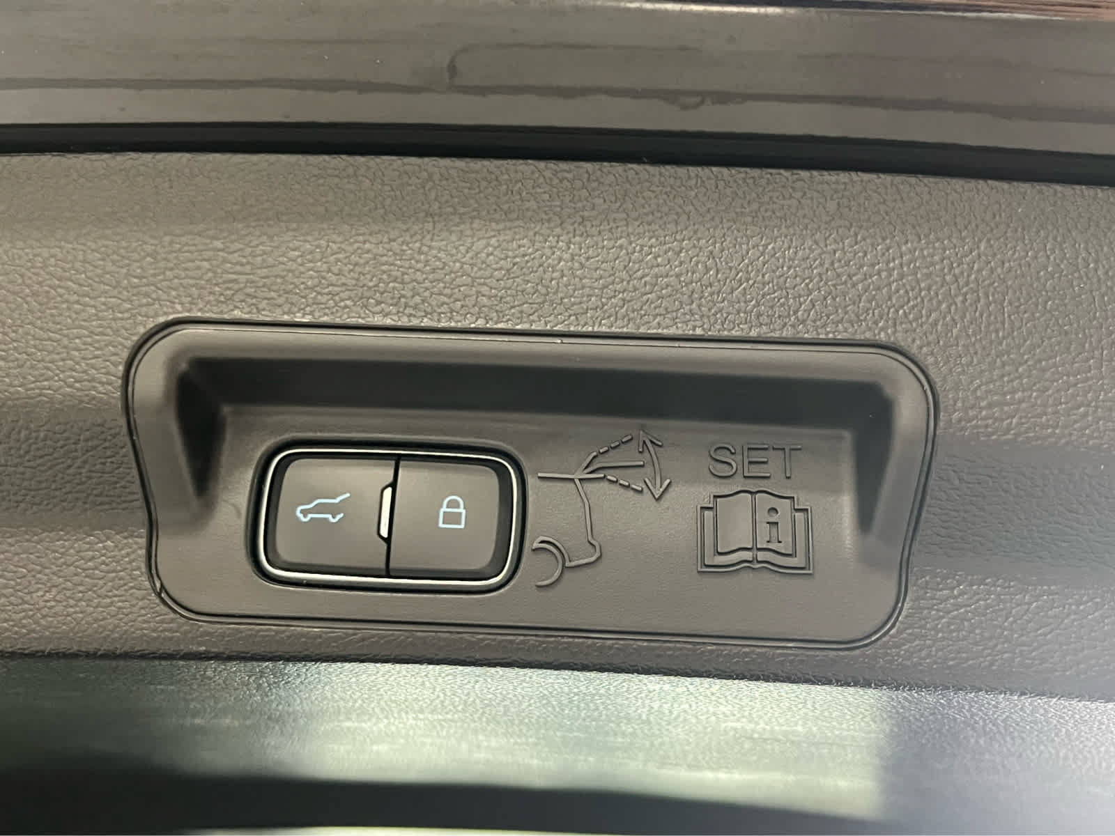 Certified 2020 Ford Explorer XLT w/ Equipment Group 202A AWD/4WD image 36