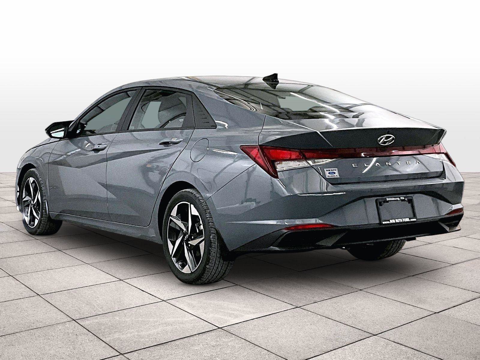 Used 2023 Hyundai Elantra SEL w/ Convenience Package FWD image 10