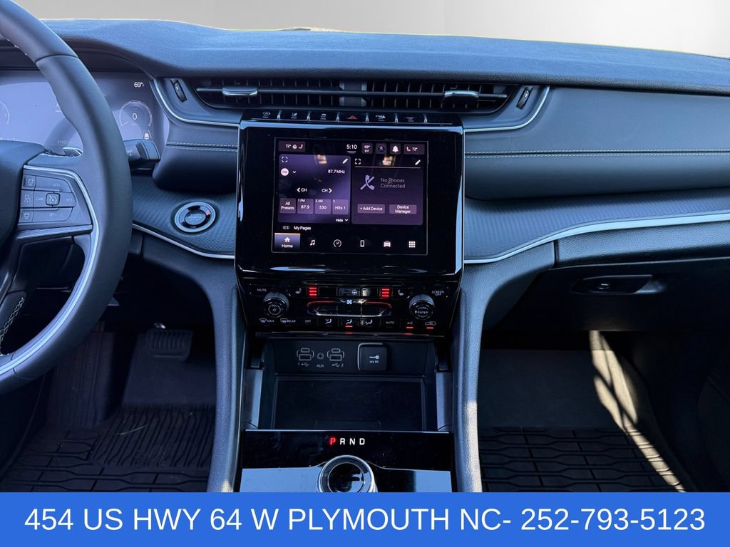 Used 2025 Jeep Grand Cherokee Altitude AWD/4WD image 11
