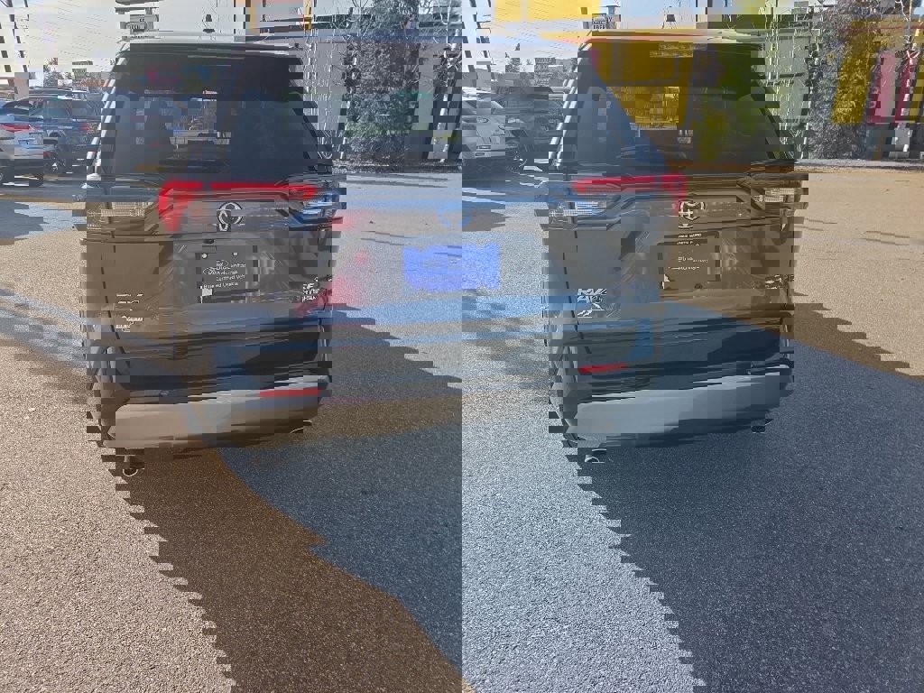 Used 2024 Toyota RAV4 SE w/ Weather Package image 8