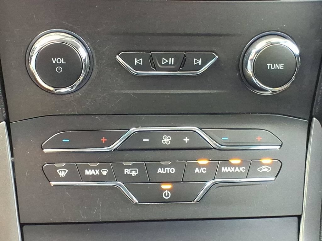 Certified 2020 Ford Edge SE FWD image 17
