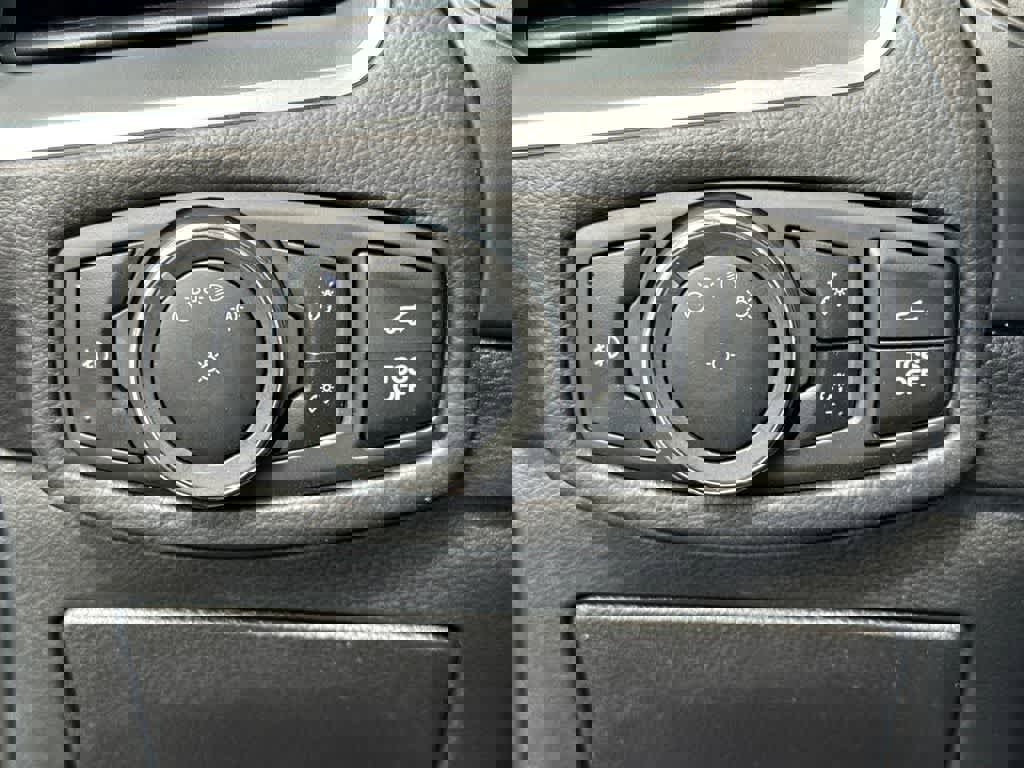 Certified 2024 Ford Edge Titanium image 26