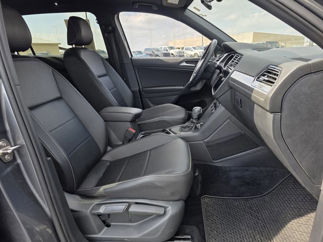 Used 2021 Volkswagen Tiguan SE R-Line image 27