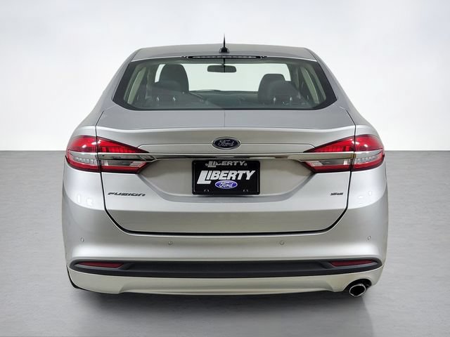 Certified 2017 Ford Fusion SE w/ Fusion SE Technology Package FWD image 5