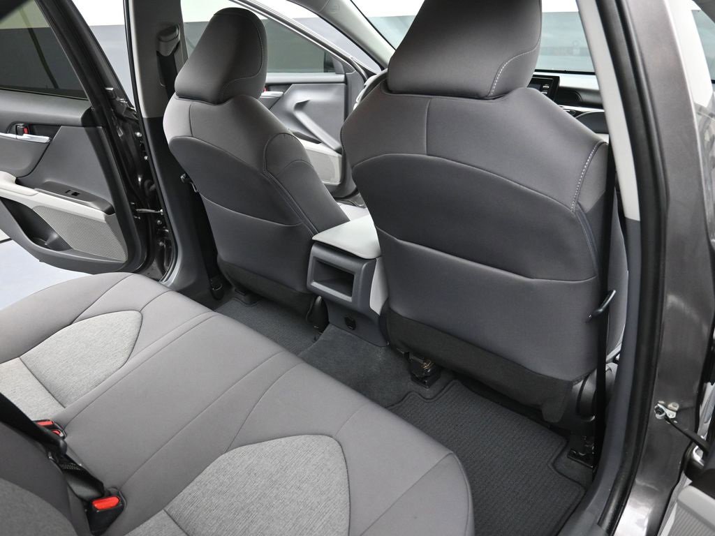 Used 2022 Toyota Camry LE image 10