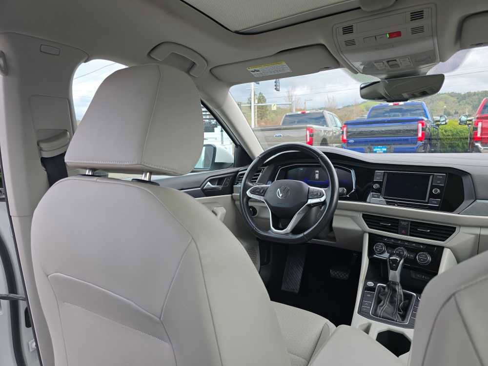 Used 2023 Volkswagen Jetta SE image 11
