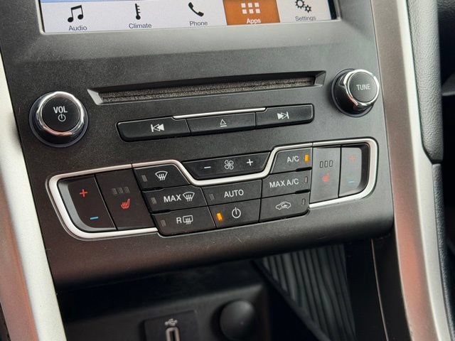 Certified 2018 Ford Fusion SE w/ Fusion SE Technology Package FWD image 25