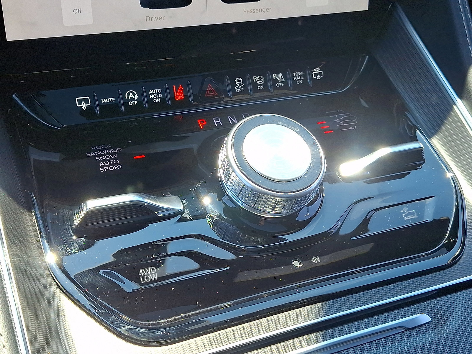 Used 2025 Jeep Grand Wagoneer Series II Obsidian w/ Quick Order Packagew 28T image 21