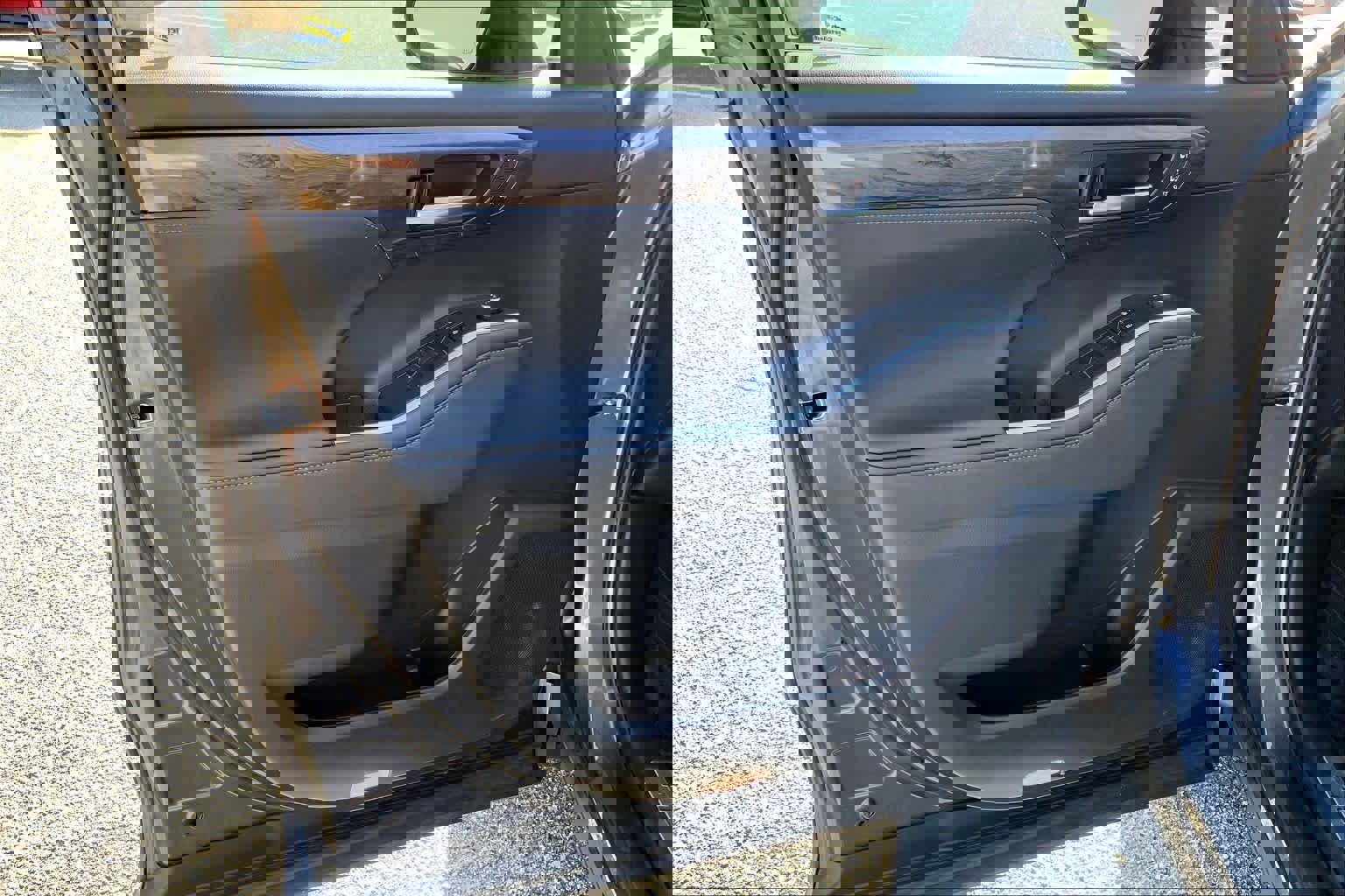 Used 2023 Toyota Highlander Limited image 21