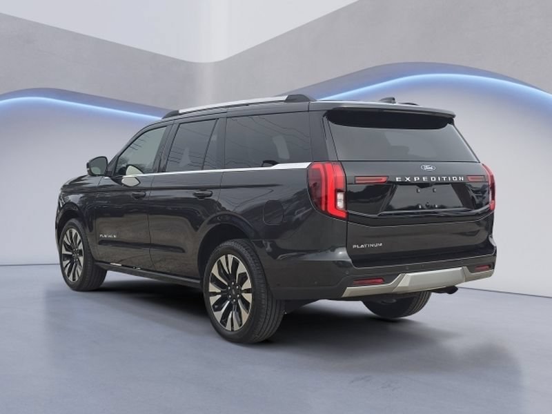 Certified 2025 Ford Expedition Platinum w/ Driver's Package AWD/4WD image 4