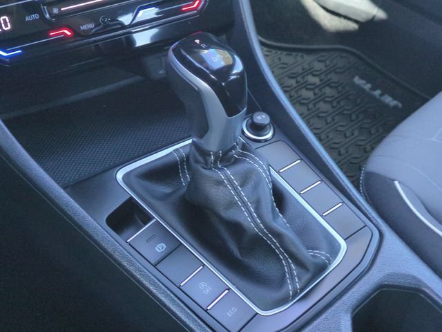 Used 2025 Volkswagen Jetta Sport FWD image 24