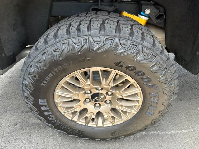 Used 2025 Chevrolet Colorado ZR2 w/ Technology Package AWD/4WD image 25