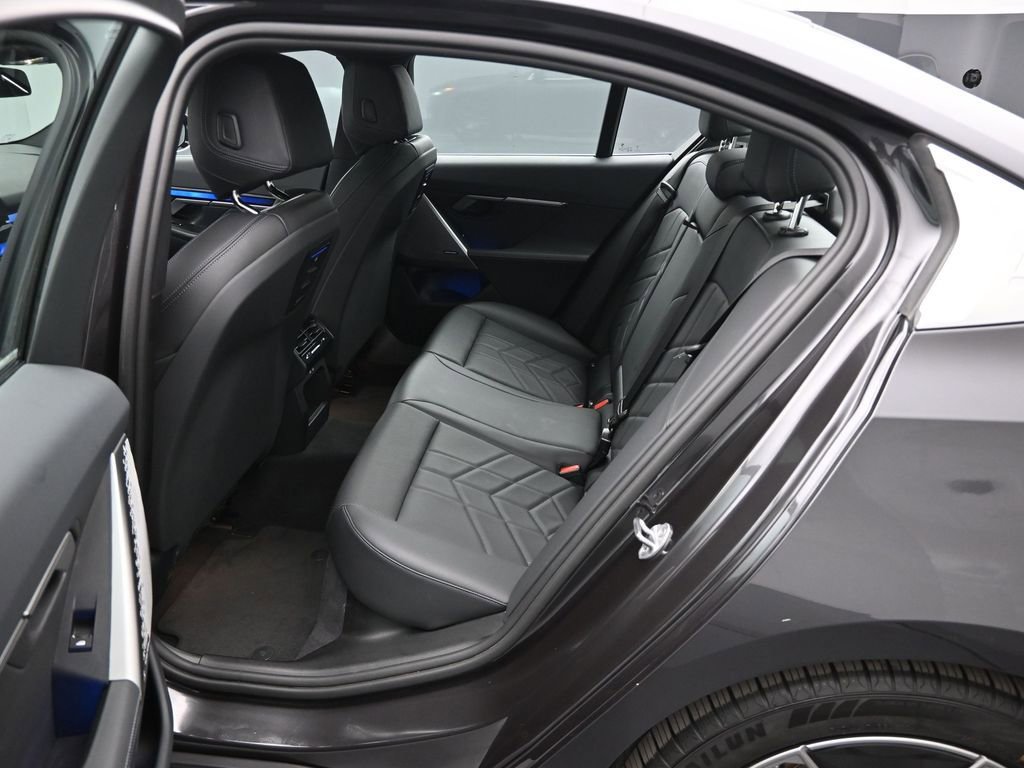 Used 2024 BMW i5 eDrive40i image 21