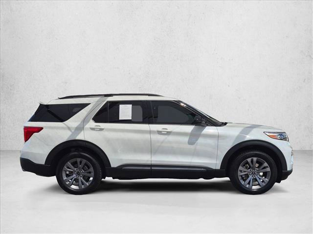 Certified 2022 Ford Explorer XLT w/ Equipment Group 202A AWD/4WD image 4