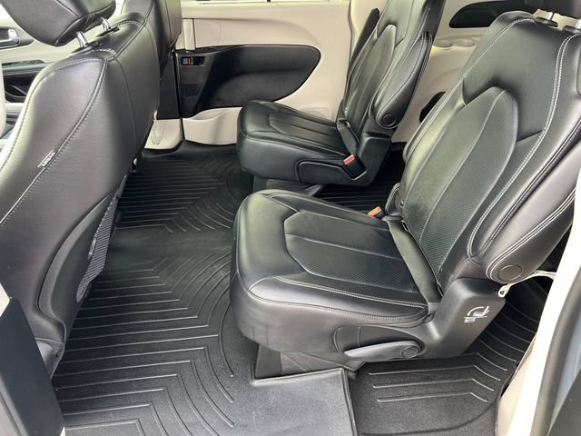 Used 2022 Chrysler Pacifica Touring-L FWD image 26