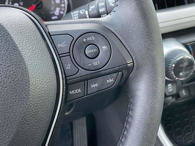 Used 2020 Toyota RAV4 XLE Premium image 22