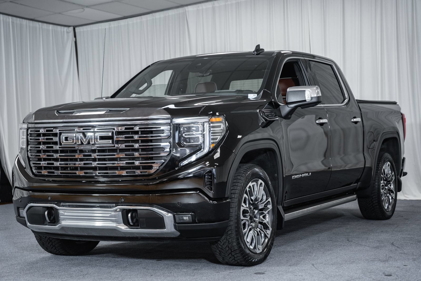 Used 2023 GMC Sierra 1500 Denali Ultimate AWD/4WD image 3