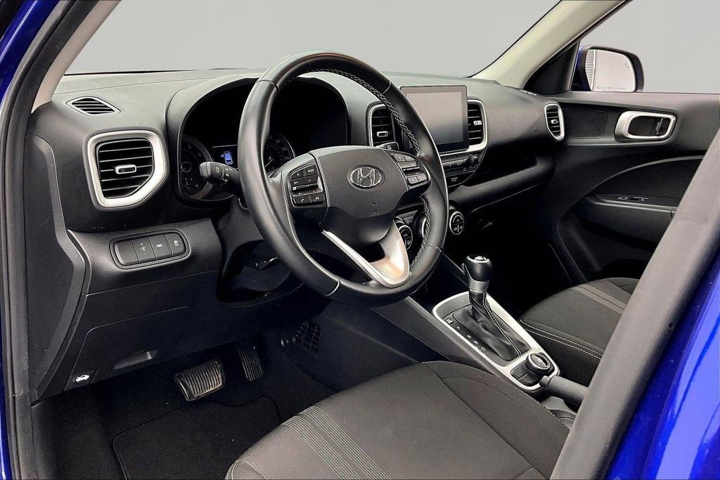 Used 2022 Hyundai Venue SEL FWD image 14