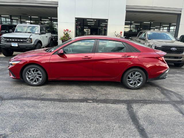 Used 2024 Hyundai Elantra SEL FWD image 3