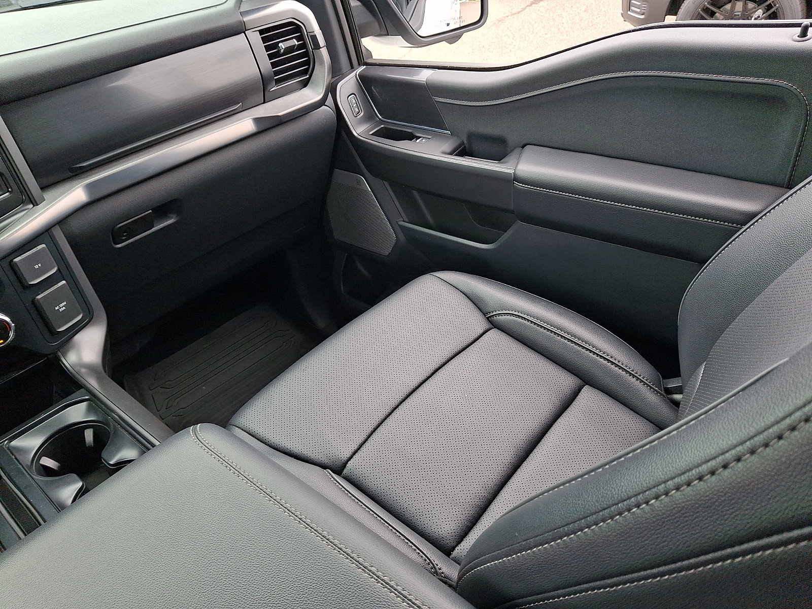 Certified 2025 Ford F150 Lariat w/ Bed Utility Package AWD/4WD image 15