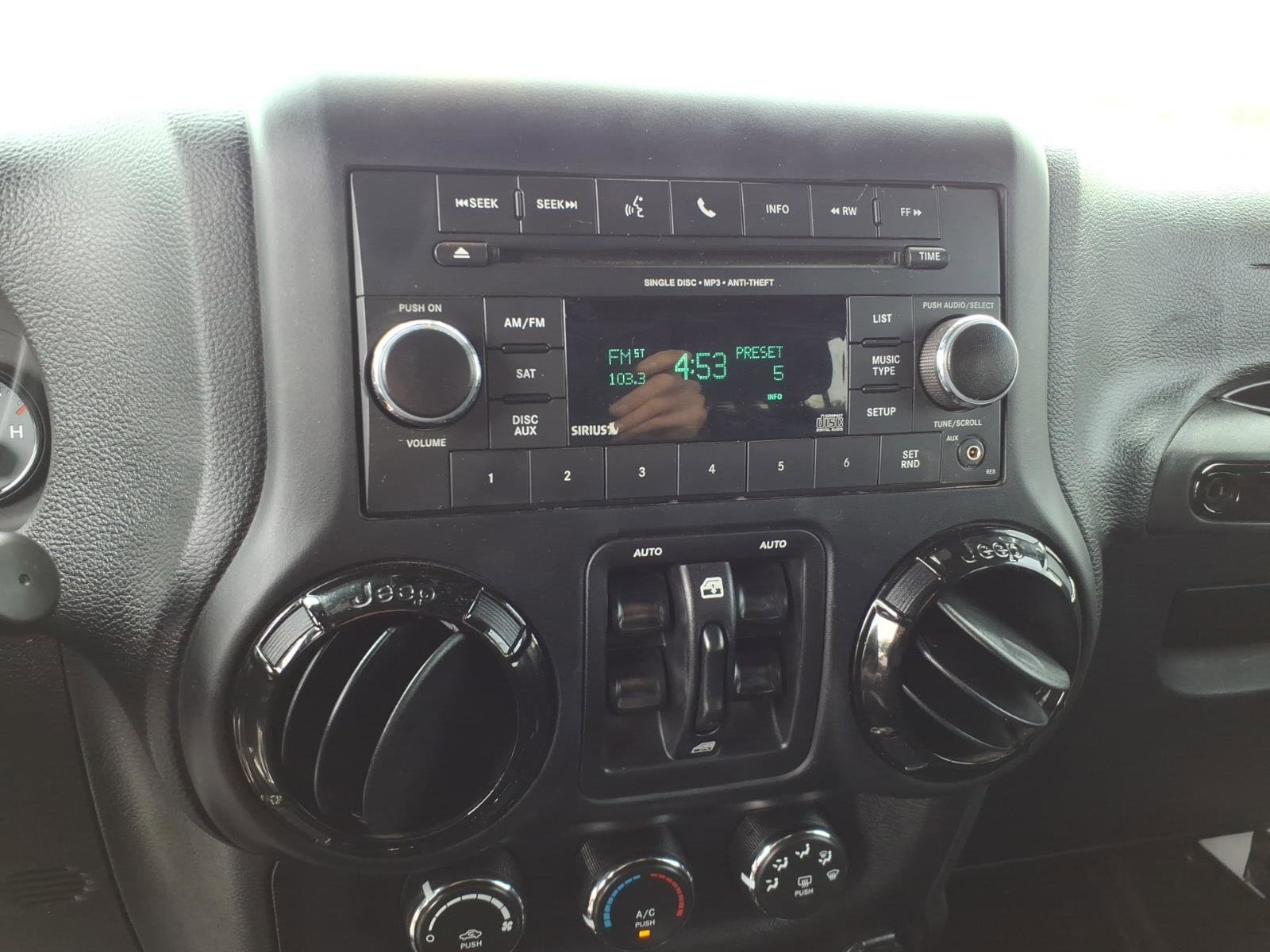 Used 2017 Jeep Wrangler Unlimited Sahara AWD/4WD image 17