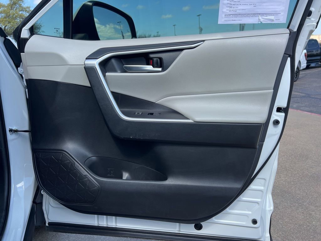 Used 2021 Toyota RAV4 XLE Premium image 12