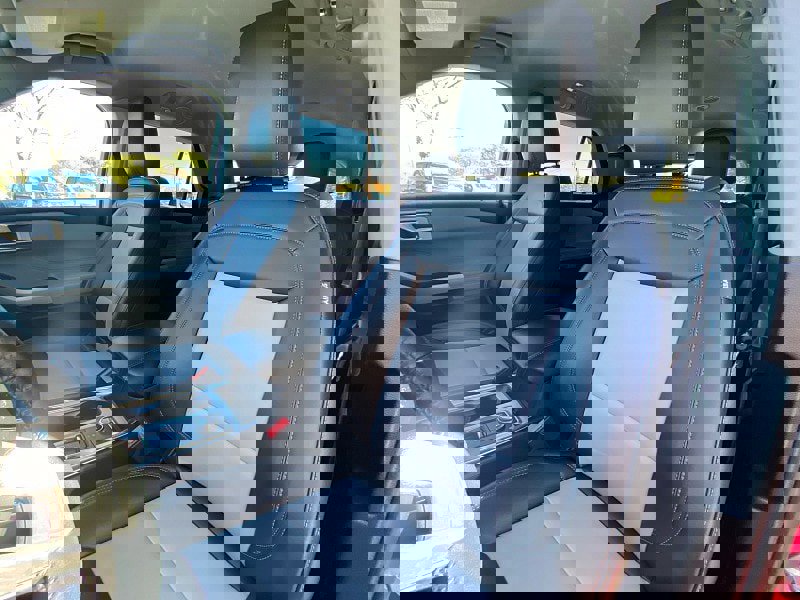 Certified 2022 Ford Explorer XLT w/ Equipment Group 202A image 25