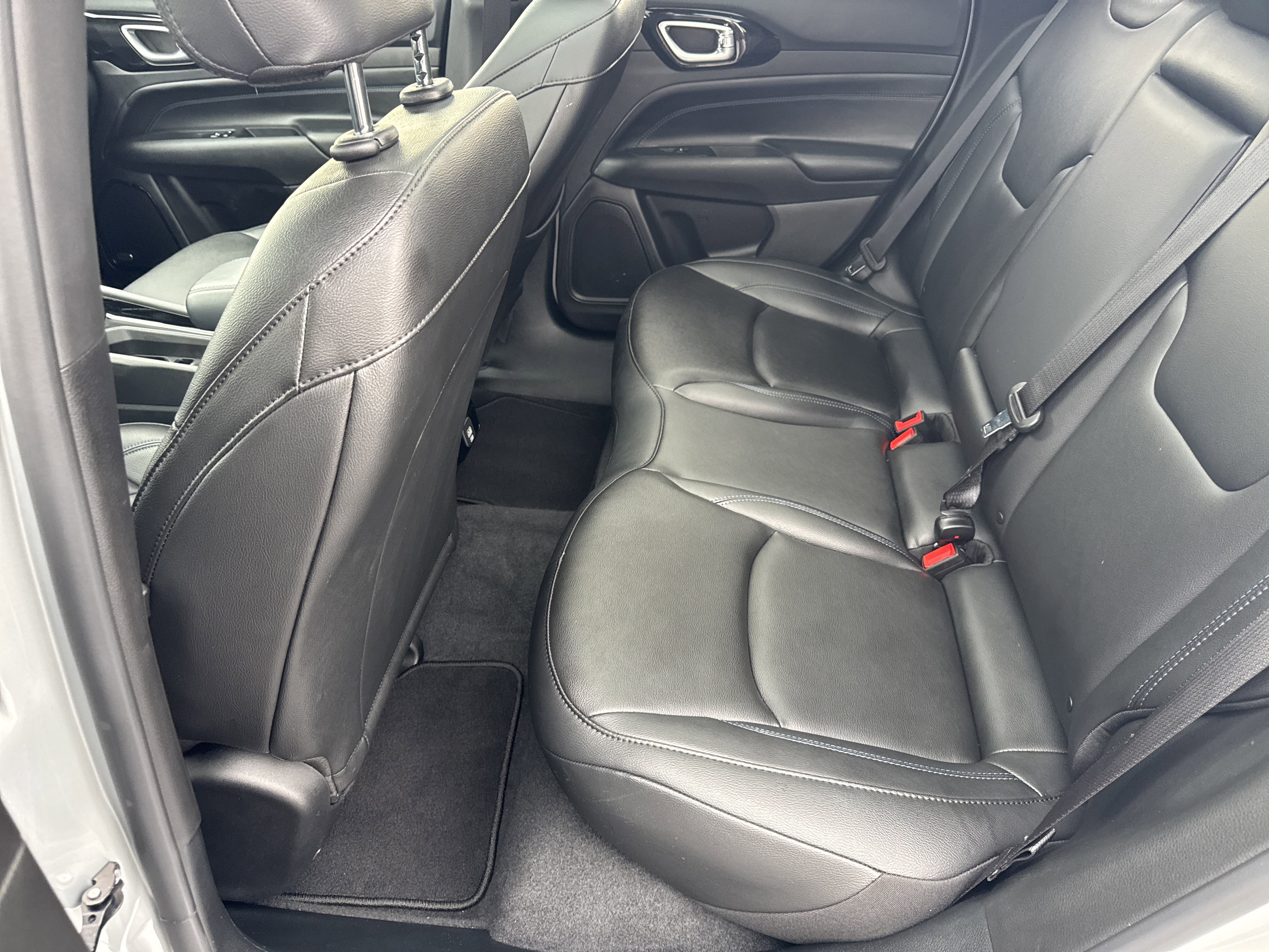 Used 2025 Jeep Compass Limited w/ Sun & Sound Group image 20